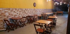 Un restaurant sau alt loc unde se poate mânca la Pousada Chácara Kumbaya - Biritiba Mirim