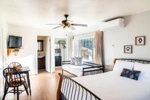 a bedroom with two beds and a ceiling fan at Buckeye Tree Lodge in Three Rivers