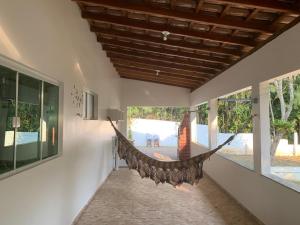a hammock in the hallway of a house at Taipas Pousada e Camping in Iporanga