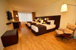 A bed or beds in a room at Dazzler by Wyndham Lima Miraflores