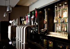 Lounge nebo bar v ubytování Leonardo Hotel Dublin Christchurch