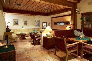 Hotel Cavallino Bianco - Weisses Roessl 레스토랑 또는 맛집
