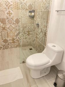A bathroom at Hotel Arenal Vista Lodge
