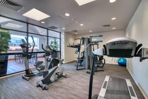 a gym with treadmills ellipticals and tread machines at Central Brunswick Apartment Hotel in Brisbane
