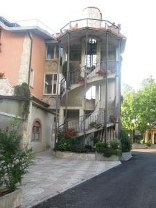 The building in which az apartmanhoteleket is located