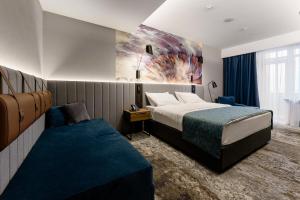 Un pat sau paturi într-o cameră la Park Hotel City