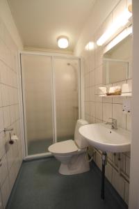 Koupelna v ubytování Igdlo Guesthouse + 27 fotografií