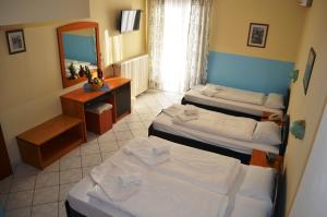 Postel nebo postele na pokoji v ubytování Hotel Europe Inn + 36 fotografií