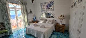 A bed or beds in a room at Villa Teste di Moro