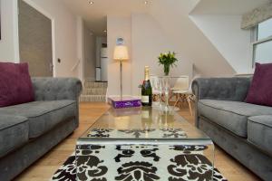 Svetainės erdvė apgyvendinimo įstaigoje Harrogate Lifestyle Luxury Serviced ApartHotel