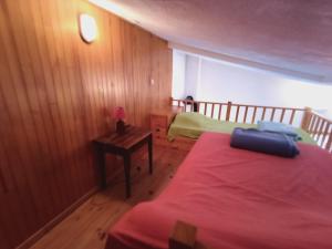 En eller flere senge i et værelse på La guérite du Locum