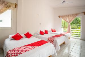 Ένα ή περισσότερα κρεβάτια σε δωμάτιο στο OYO Hotel Posada San Vicente, Huatulco