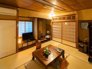 Lounge o bar area sa Fujiya Ryokan