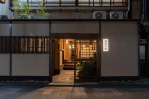 Muka bangunan atau pintu masuk Fujiya Ryokan