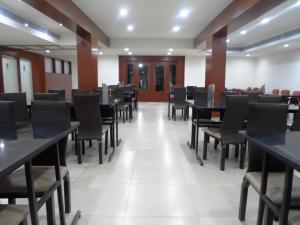 Restaurace v ubytování Hotel Bhimas Paradise