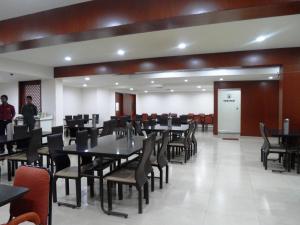 Restaurace v ubytování Hotel Bhimas Paradise