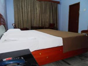 Postel nebo postele na pokoji v ubytování Hotel Bhimas Paradise