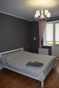 Apartment on Getmana Vigovskogo 49 tesisinde bir odada yatak veya yataklar