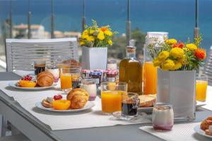 Možnosti snídaně pro hosty v ubytování Blue Line Apartment Hotel