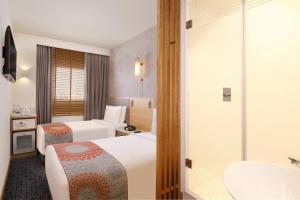 Postel nebo postele na pokoji v ubytování Holiday Inn Express Pune Hinjewadi by IHG