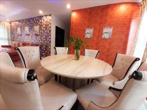 Gallery image of Cheap Pool Villa Hauhin (3 BR 1 Lounge) European Kitchen in Hua Hin