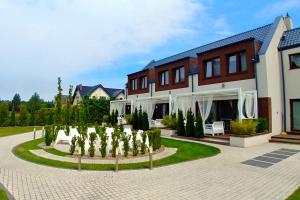 a house with a garden in front of it at Słoneczna PRZYSTAŃ in Dębki