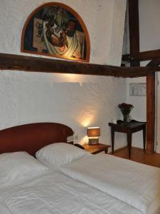 Postel nebo postele na pokoji v ubytování Hotel Altes Pfarrhaus Beaumarais
