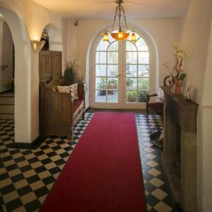 Postel nebo postele na pokoji v ubytování Hotel Altes Pfarrhaus Beaumarais