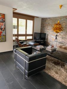 TV a/nebo společenská místnost v ubytování Luxury family apartment Engelberg