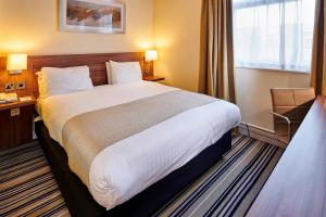 Postel nebo postele na pokoji v ubytování Holiday Inn Leeds Garforth by IHG