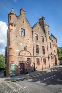 an old building on the corner of a street at Cathedral House in Glasgow