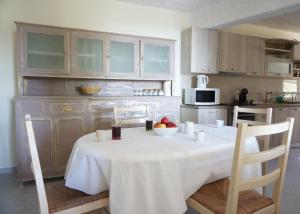 Kuchyň nebo kuchyňský kout v ubytování Kefalonia Sea View Cottage