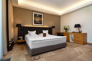 Łóżko lub łóżka w pokoju w obiekcie Tiffi Boutique Hotel