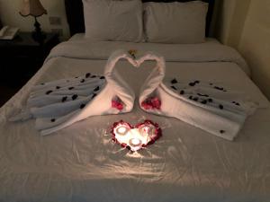 Uma cama ou camas num quarto em Best View Pyramids Hotel