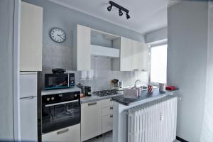 Foto dalla galleria di Appartamento nel cuore di Arona - box privato ad Arona