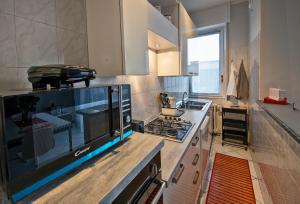 A kitchen or kitchenette at Appartamento nel cuore di Arona - box privato