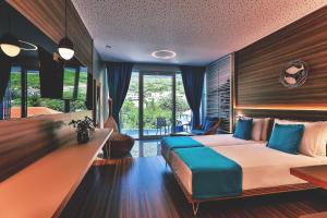 Postel nebo postele na pokoji v ubytování Carine Hotel Kumbor Superior