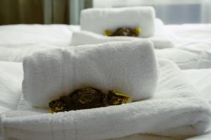 a pile of towels on top of two beds at coSI Apartment im SI-Centrum Stuttgart in Stuttgart