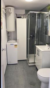 A bathroom at Estudio Edificio Almirante Még 37 kép