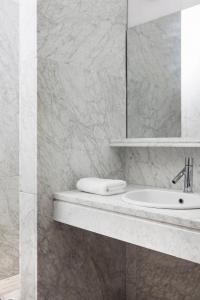A bathroom at Agl Luxury Villas Mykonos Villa Apollonia