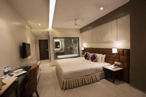The Flora Grand, Vasco, Goa客房内的一张或多张床位