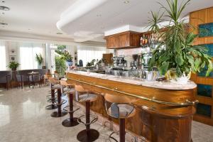 The lounge or bar area at Hotel Mareblu