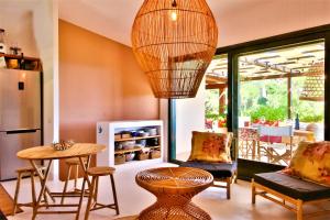 Гостиная зона в LA PERLA DELL EDEN by KlabHouse +16 фотографий