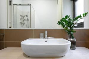 A bathroom at Visconti apartment.