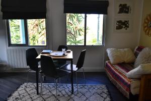 a living room with a table and chairs and a couch at Greenfield Lodge in Brighton & Hove +17 photos