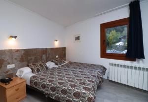 Tempat tidur dalam kamar di Hotel Comapedrosa