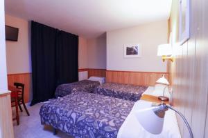 Llit o llits en una habitació de Hotel Comapedrosa