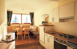 A kitchen or kitchenette at Aparthotel Landhaus St. Joseph (Indoor Pool)