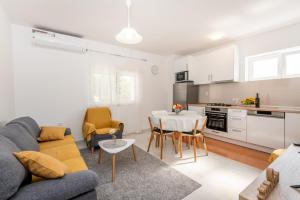 Kuchyň nebo kuchyňský kout v ubytování Apartman Galov