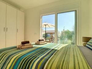 a bedroom with a bed with a large window at Villa Sol - San Pedro del Pinatar - 1710 in San Pedro del Pinatar +35 photos